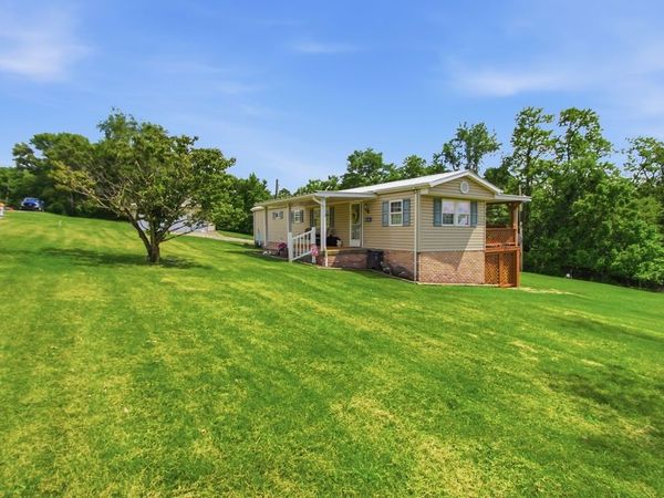 128 Roskovich , Belle Vernon, PA 15012