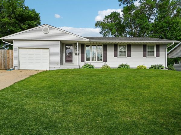 4633 White Pine Drive NE, Cedar Rapids, IA 52402