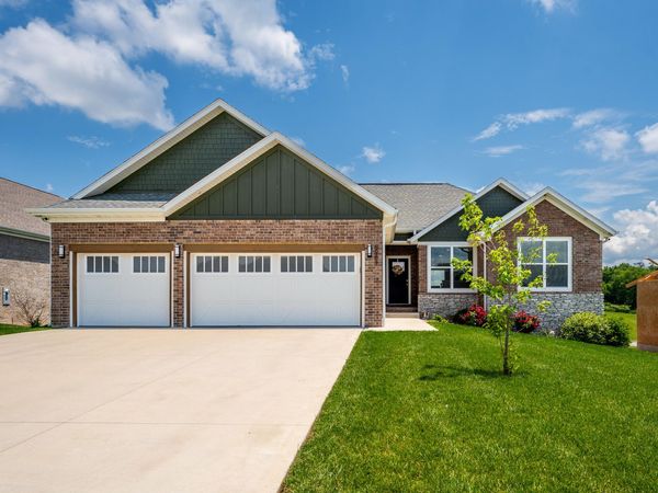 5984 S Applewood Avenue , Springfield, MO 65810