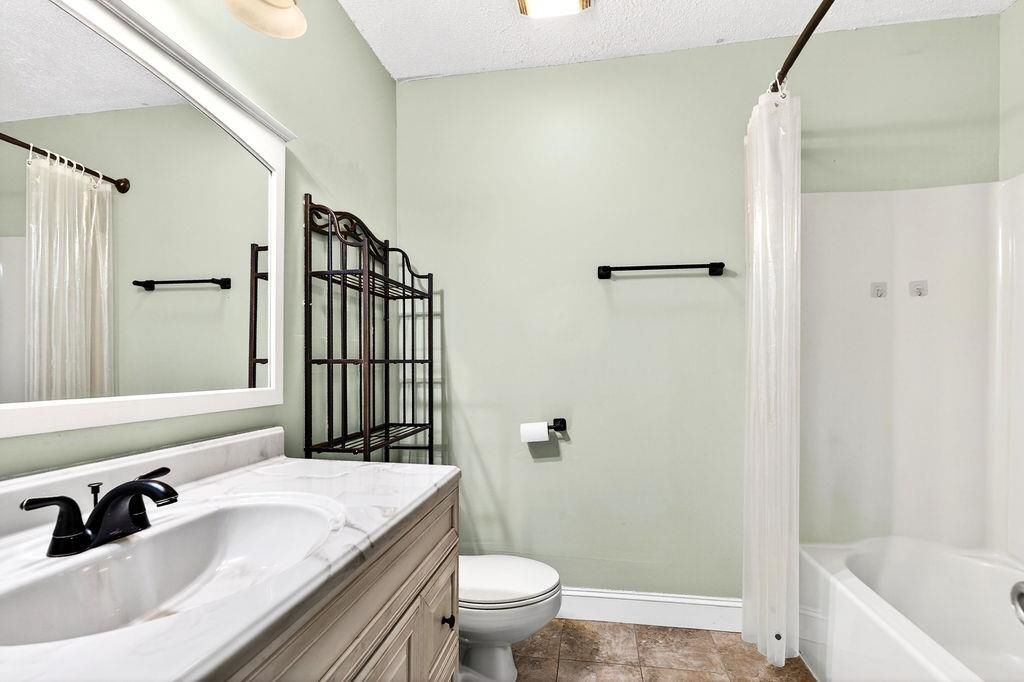 105 Pebble Dr.  Photo 16