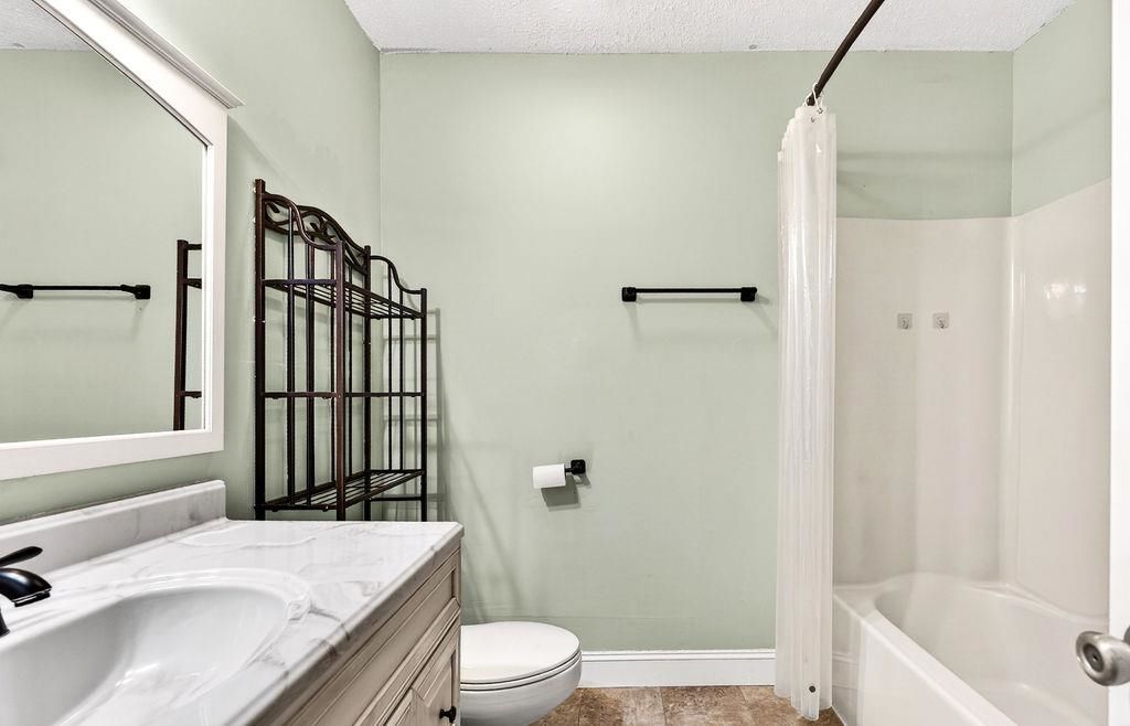 105 Pebble Dr.  Photo 17