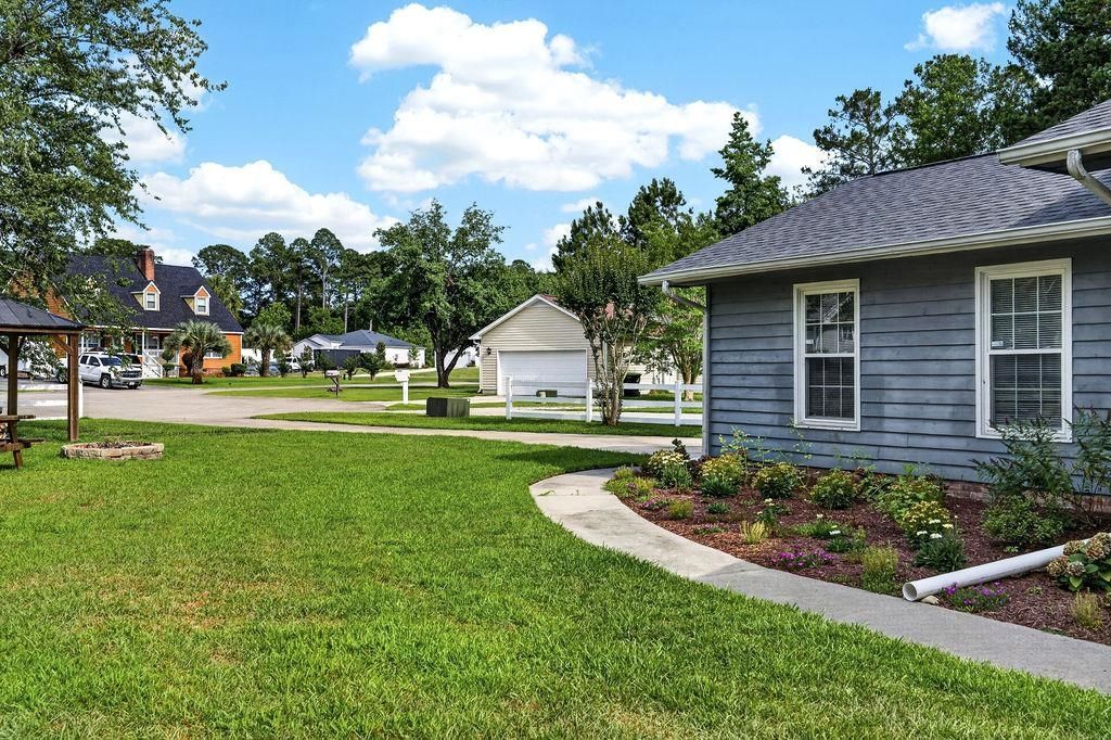 105 Pebble Dr.  Photo 35