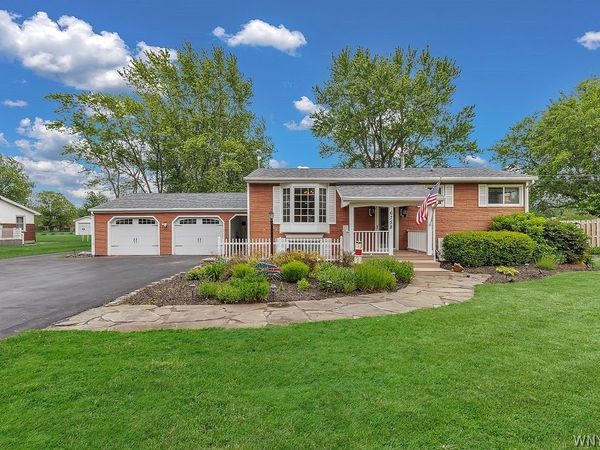 6758 E High Street , Lockport, NY 14094