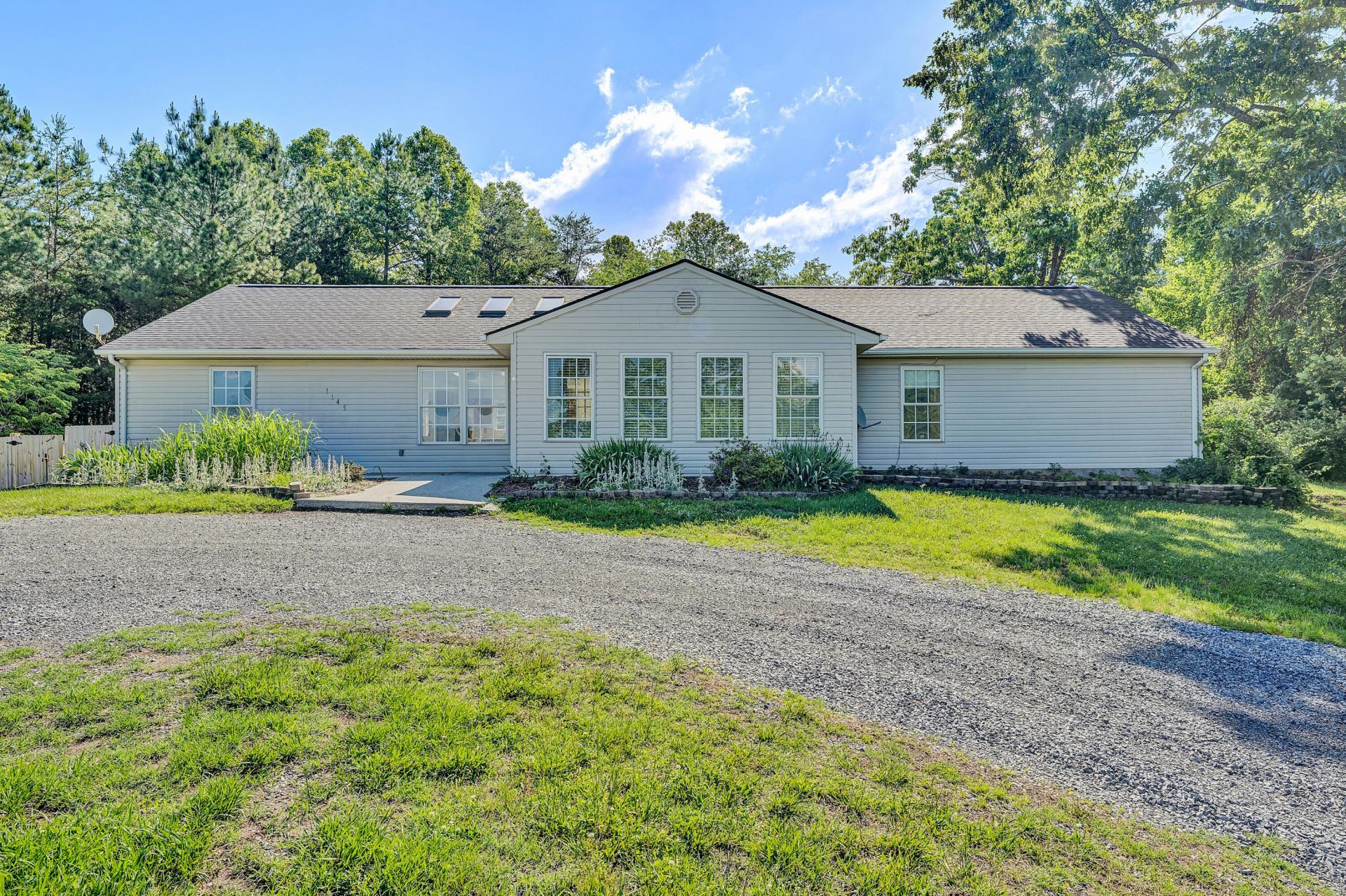 1145 Solanus Dr , Bedford, VA 24523 Main Photo