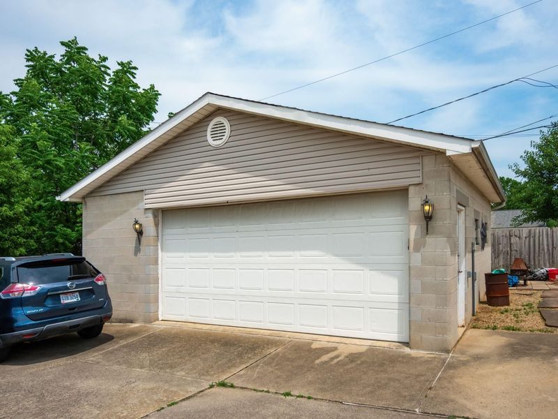 626 Heisley Drive, Columbus, OH 43207 Photo 4