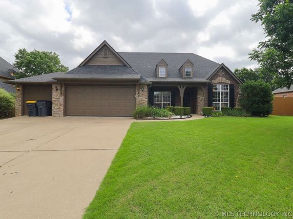 11705 S Willow Place, Jenks, OK 74037