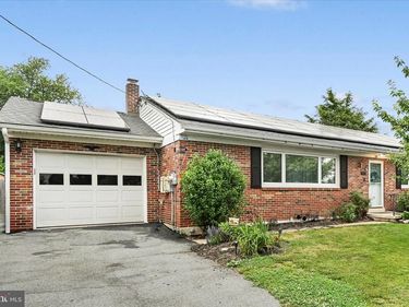 593 MULL AVENUE, LEESPORT, PA 19533