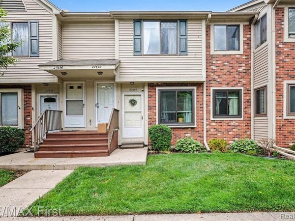 27690 Harrison Woods Lane , Harrison Twp, MI 48045