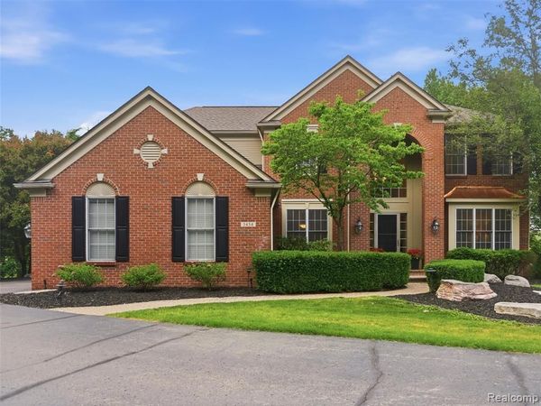 5454 Creekmonte Drive , Oakland Twp, MI 48306