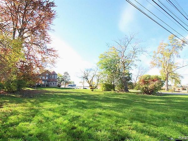 29223 Adams Drive , Gibraltar, MI 48173