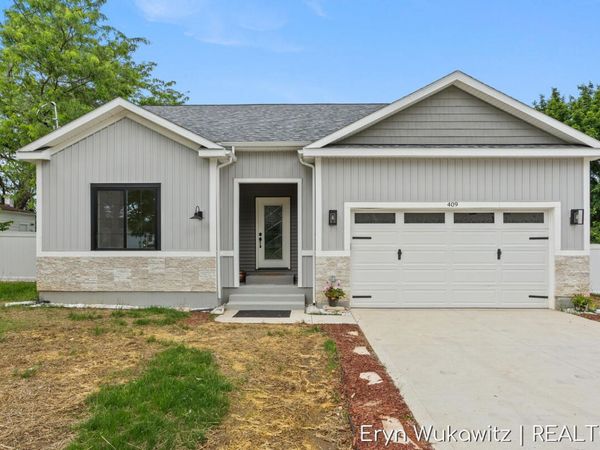 409 6 Mile Road NW, Comstock Park, MI 49321