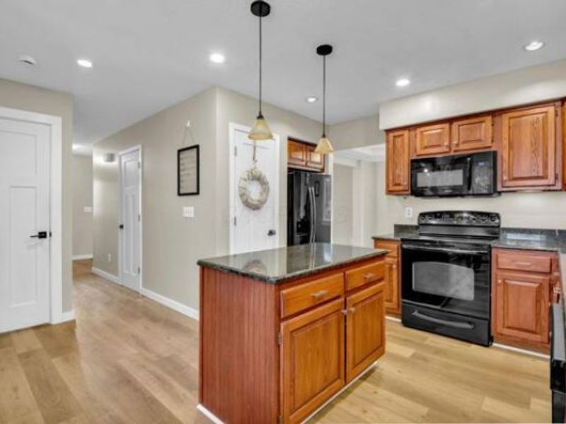 323 Village Ridge Drive, Powell, OH 43065 Photo 7