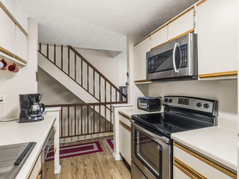 6687 Manring Court , Reynoldsburg, OH 43068 Photo 8
