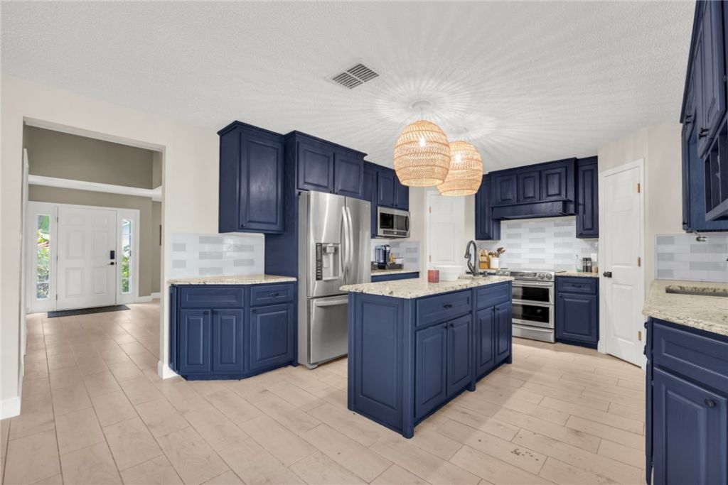2566 12th Square Sw, Vero Beach, FL 32968 Photo