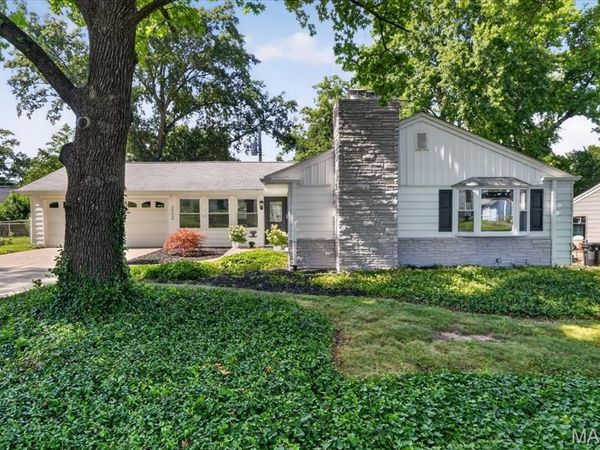223 Woodridge Road, Kirkwood, MO 63122