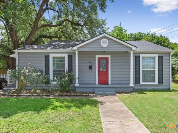 425 E 13th Avenue , Belton, TX 76513
