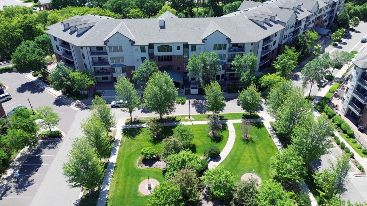 5225 Grandview Square Edina, MN 55436