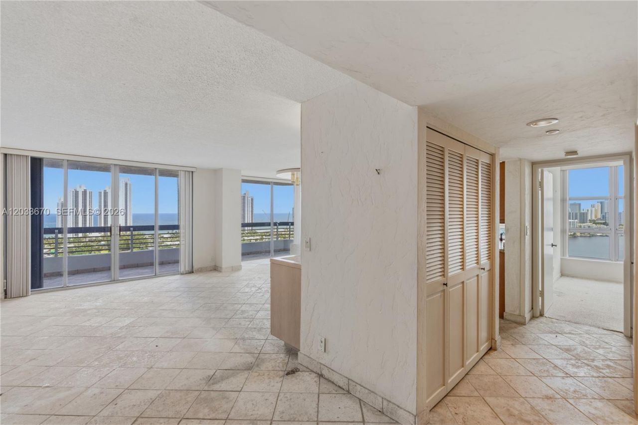19195 NE 36th Ct , Unit 2410, Aventura, FL 33180 Photo