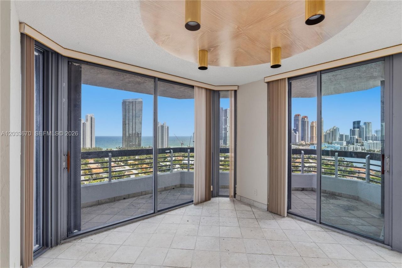 19195 NE 36th Ct , Unit 2410, Aventura, FL 33180 Photo