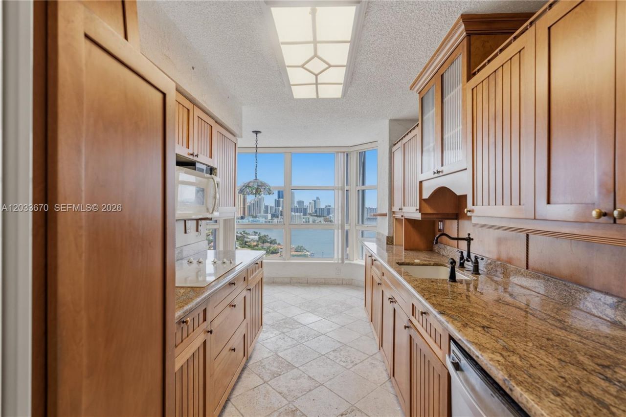 19195 NE 36th Ct , Unit 2410, Aventura, FL 33180 Photo