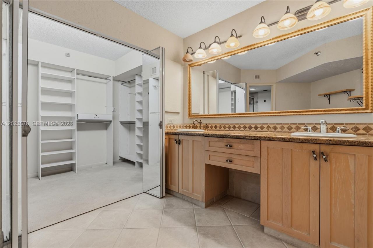19195 NE 36th Ct , Unit 2410, Aventura, FL 33180 Photo