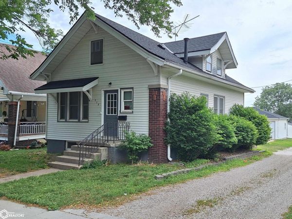 215 E 1St Street, Carroll, IA 51401