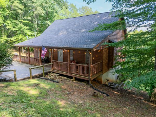 165 Kangaroo Ridge Rd , Byrdstown, TN 38549