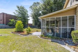 1910 Greenoaks Drive photo 4
