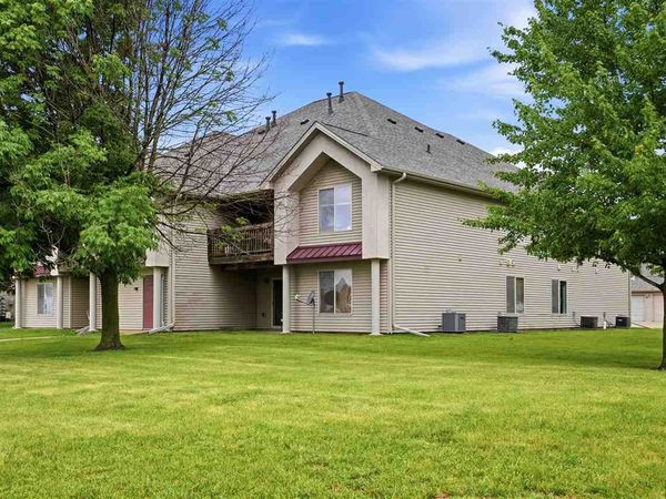 1010 240th St, Unit 8, North Liberty, IA 52317
