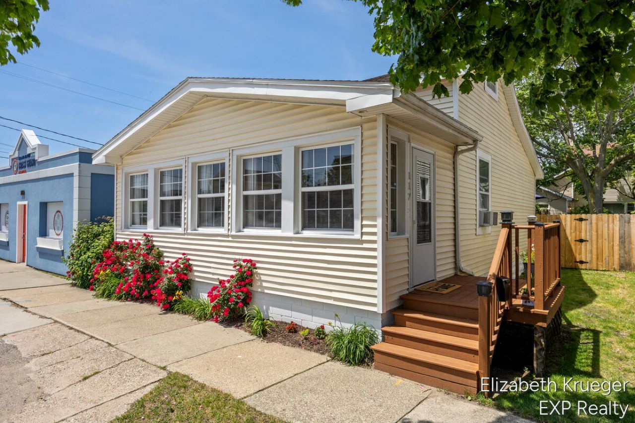 117 N 2nd Street, Grand Haven, MI 49417 Main Photo