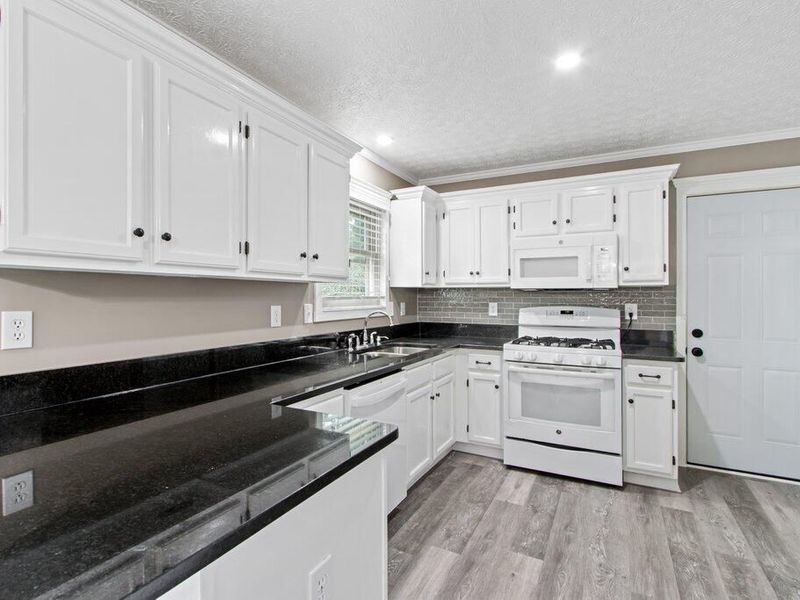 8959 Holquest Drive, Lewis Center, OH 43035 Photo 11