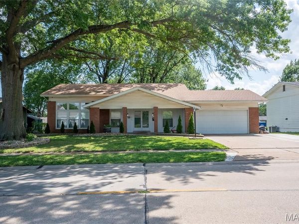 534 Coach Light Lane , Hazelwood, MO 63042