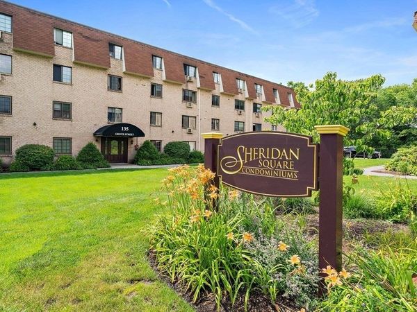 135 Grove Street, Unit 111, Rockland, MA 02370