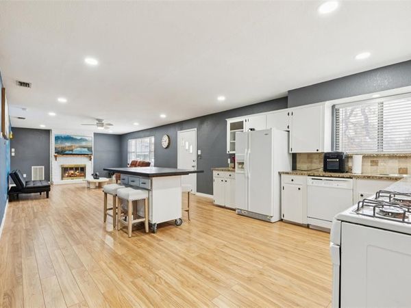 102 Woodland Drive, Highland Village, TX 75077