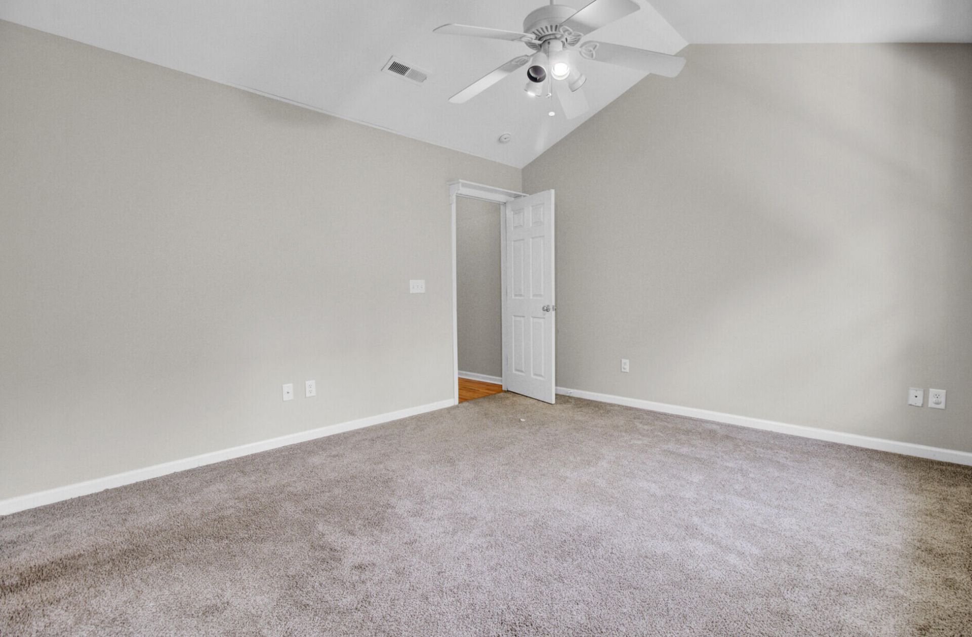 208 Darcy Avenue Photo 36