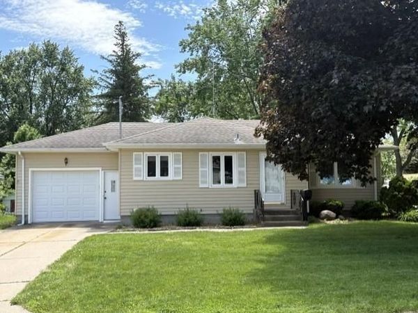512 SE 9th Avenue , Waseca, MN 56093