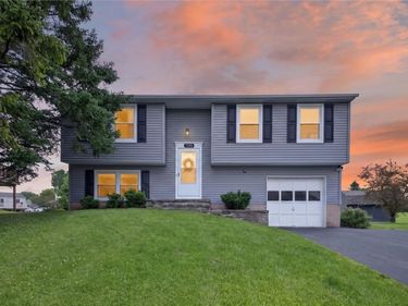1599 Flaxen Drive , Farmington, NY 14425