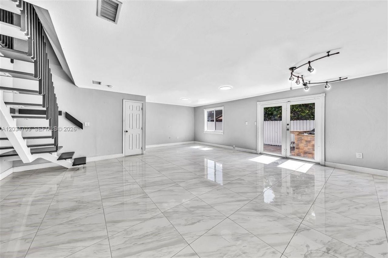 5445 W 27th Lane , Hialeah, FL 33016 Photo