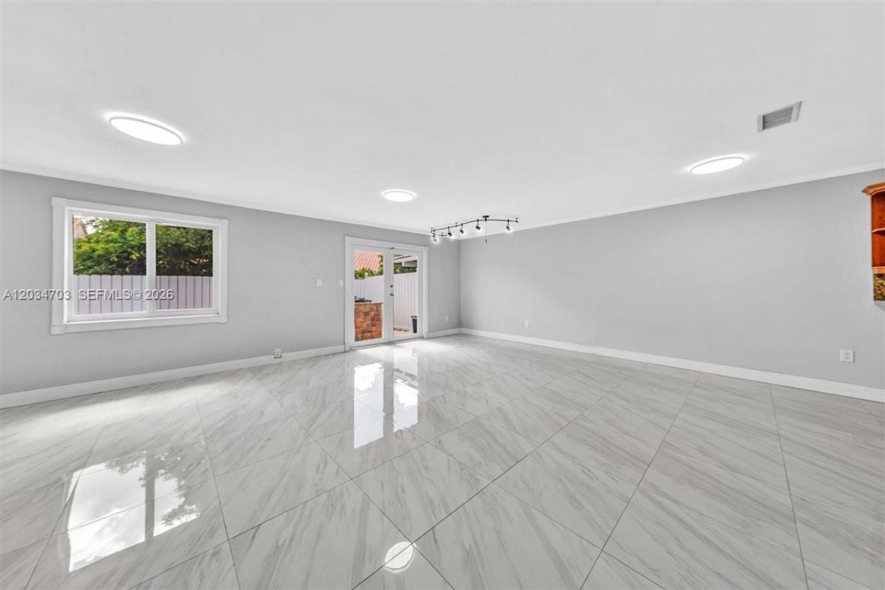 5445 W 27th Lane , Hialeah, FL 33016 Photo