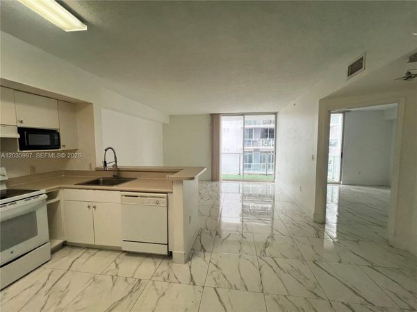 5085 NW 7th St , Unit 711, Miami, FL 33126