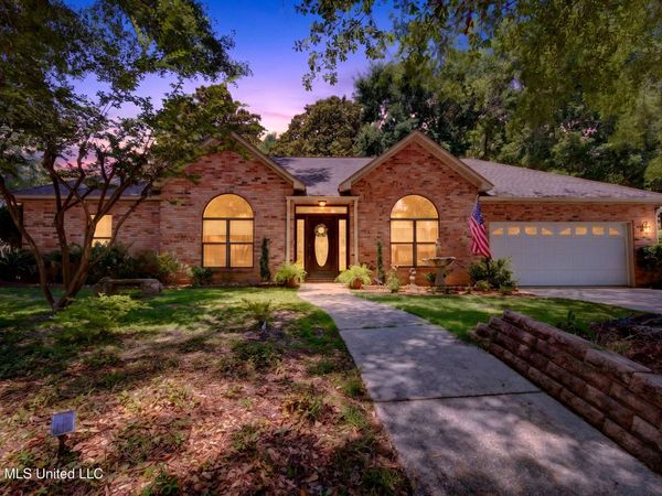 807 Woodglen Drive, Ocean Springs, MS 39564