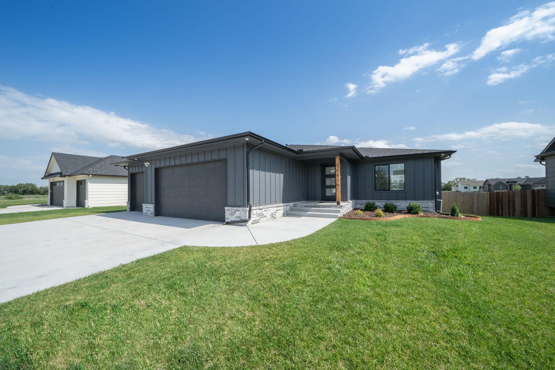 3441 S Linden Ct, Wichita, KS 67210 Main Photo