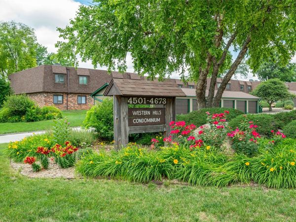 4633 Woodland Avenue , Unit 1, West Des Moines, IA 50266