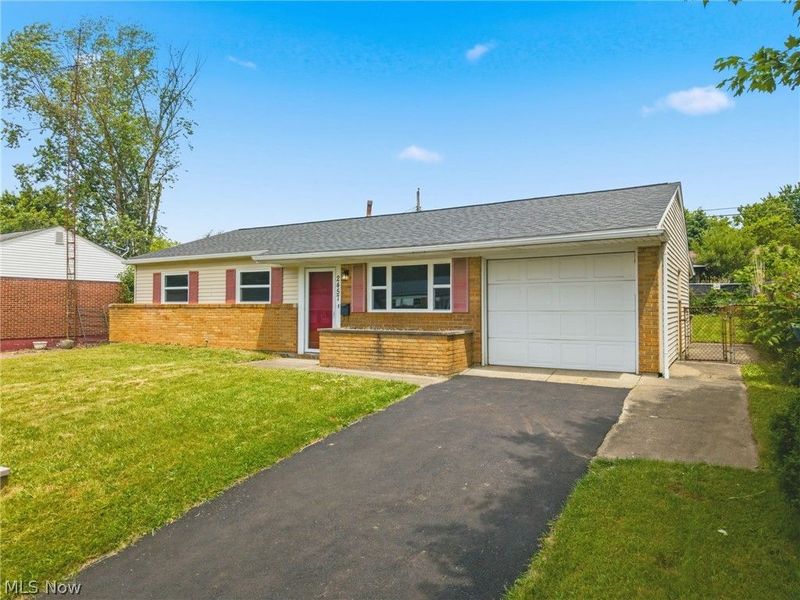 2457 Cathy Drive NE, Canton, OH 44705 Photo 2