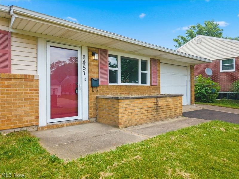 2457 Cathy Drive NE, Canton, OH 44705 Photo 4