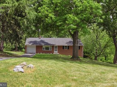 329 FAIRVIEW DRIVE, LITITZ, PA 17543