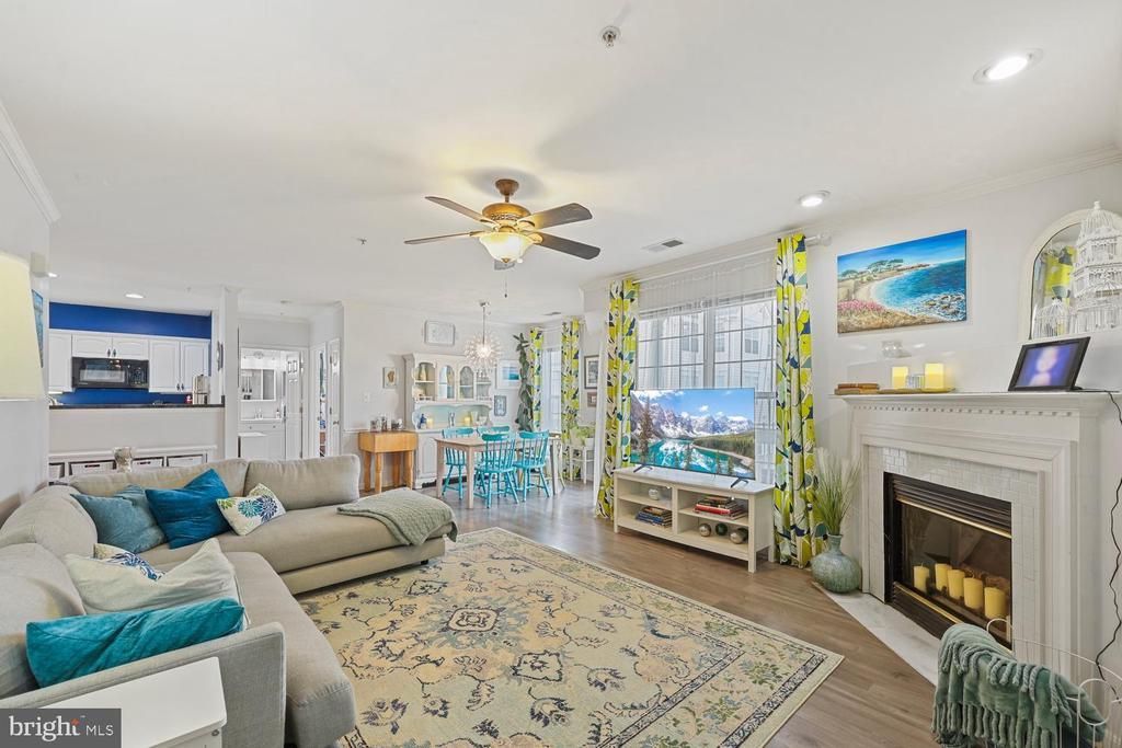 25320 Lake Mist Square , Unit 201, Chantilly, VA 20152 Main Photo