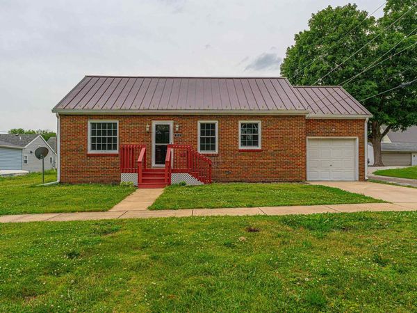 215 S COLLEGE Street, Lincoln, IL 62656