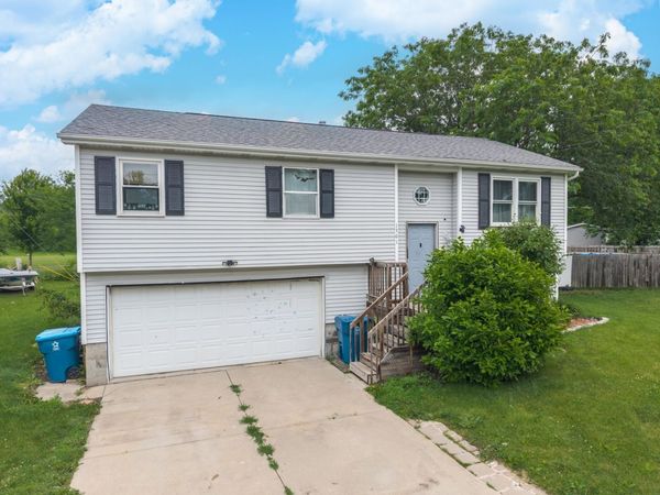 1301 W Indian Drive , Pontiac, IL 61764