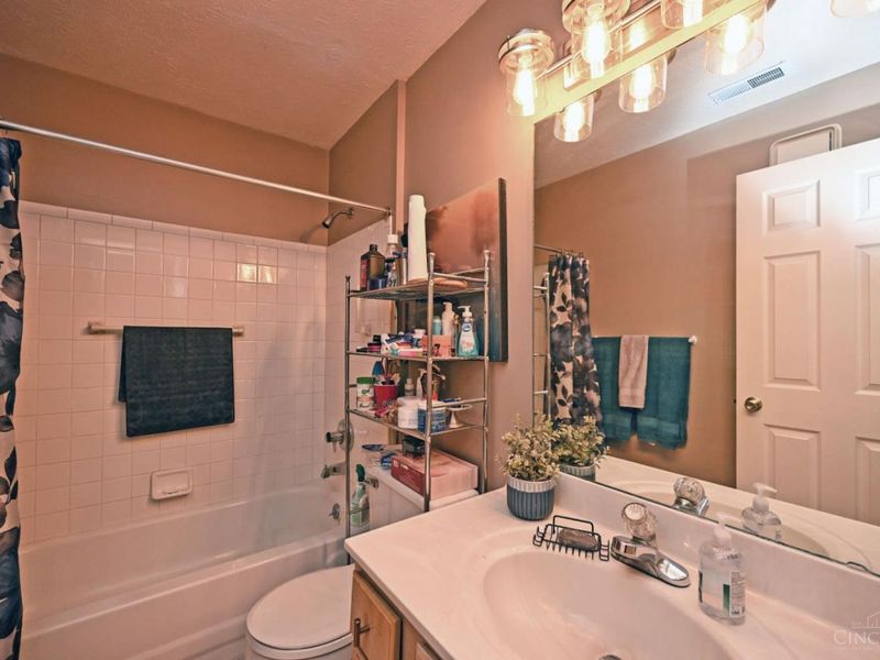9325 Winton Road, Unit 6, Cincinnati, OH 45231 Photo 11